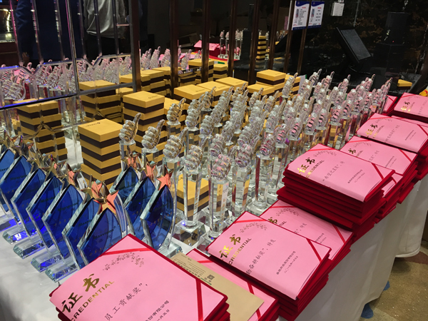 二十二年风雨  只因有你同行  又沐改革春风  再迎历史机遇 ——雷速(中国)leisu·官方网页版,22周年庆典暨颁奖典礼
