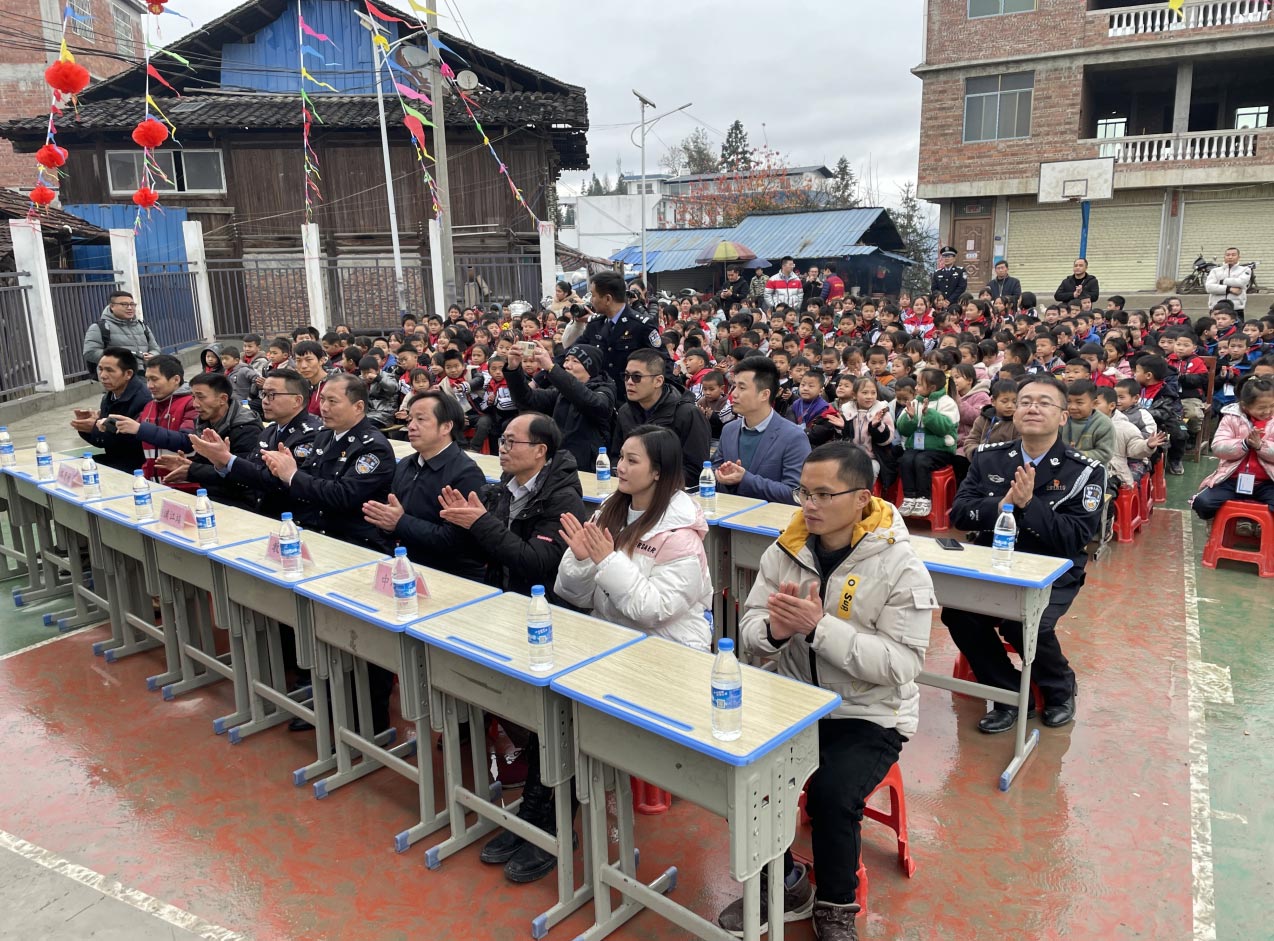 “少年强则国强” 雷速(中国)leisu·官方网页版,为广西三江岑牙小学捐资助建